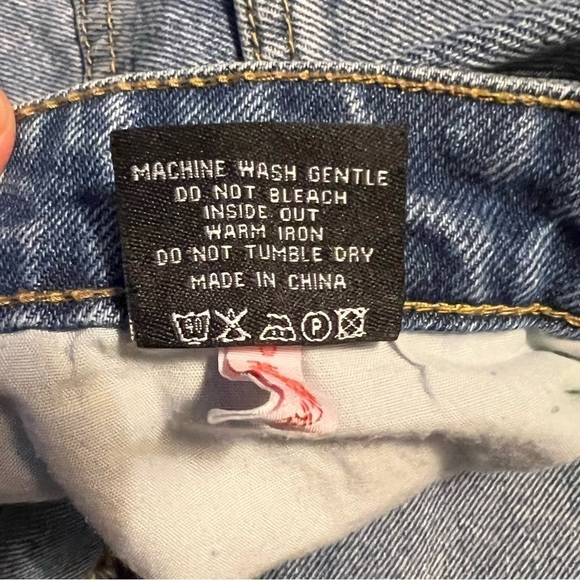 Pretty Little Thing Light Blue Wash Extreme Distressed Hem Knee Rip Mom Jeans 6 - Picture 11 of 13